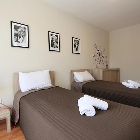 Cozy Apartments In Belgrade, Cukarica, Zeleznik, Free Parking And Wifi Buitenkant foto