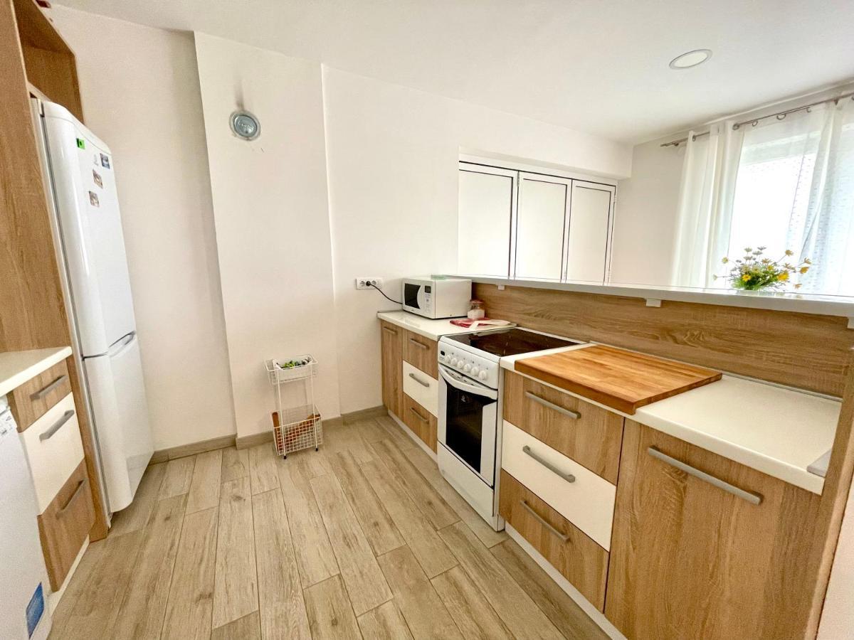 Cozy Apartments In Belgrade, Cukarica, Zeleznik, Free Parking And Wifi Buitenkant foto