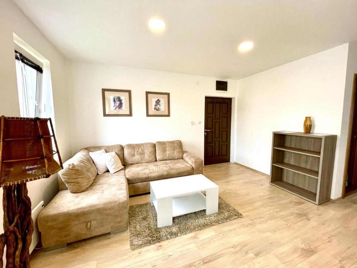 Cozy Apartments In Belgrade, Cukarica, Zeleznik, Free Parking And Wifi Buitenkant foto