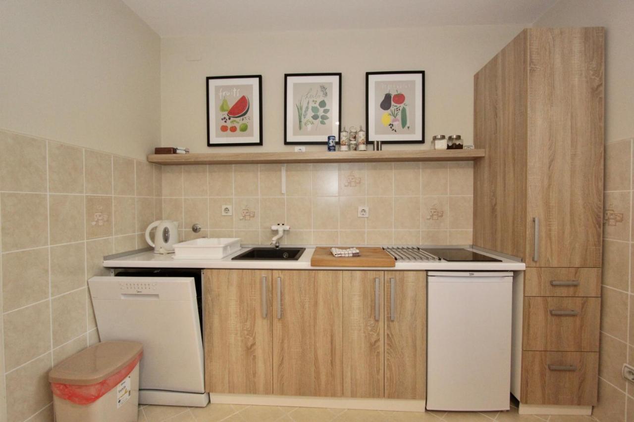 Cozy Apartments In Belgrade, Cukarica, Zeleznik, Free Parking And Wifi Buitenkant foto