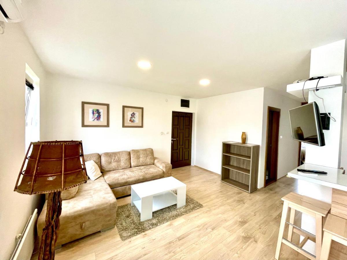 Cozy Apartments In Belgrade, Cukarica, Zeleznik, Free Parking And Wifi Buitenkant foto