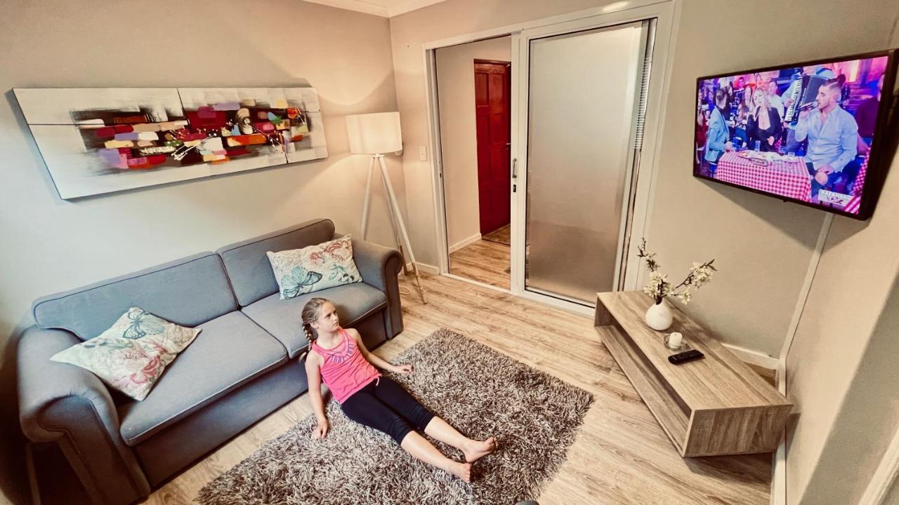 Cozy Apartments In Belgrade, Cukarica, Zeleznik, Free Parking And Wifi Kamer foto